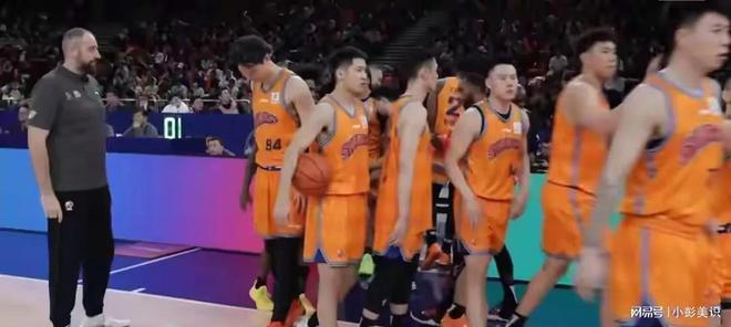 开元棋牌在线 王哲林洛夫顿统治内线张镇麟战朱松玮上海客战北控有几成胜算(图5)