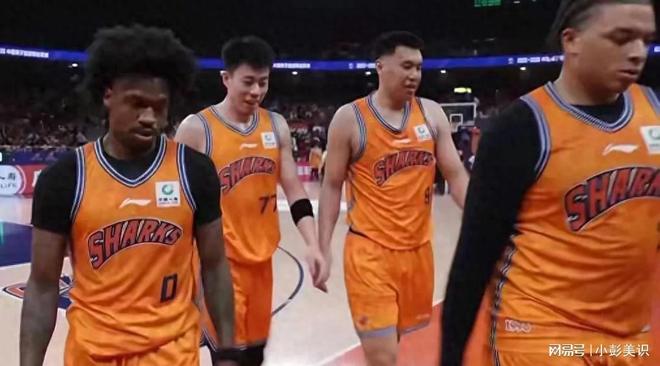 开元棋牌在线 王哲林洛夫顿统治内线张镇麟战朱松玮上海客战北控有几成胜算(图4)